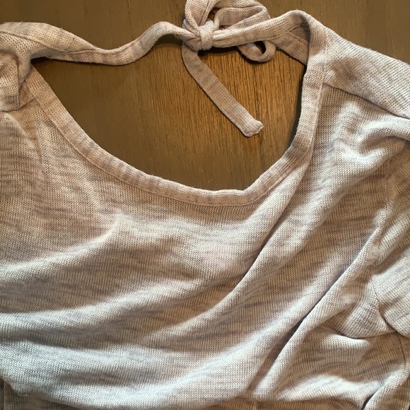 Gray Round Neck Top With Tie Open Back - Picture 4 of 5